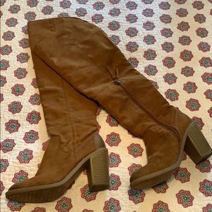 SUMMER CLEARANCE ✨✨ knee high boots